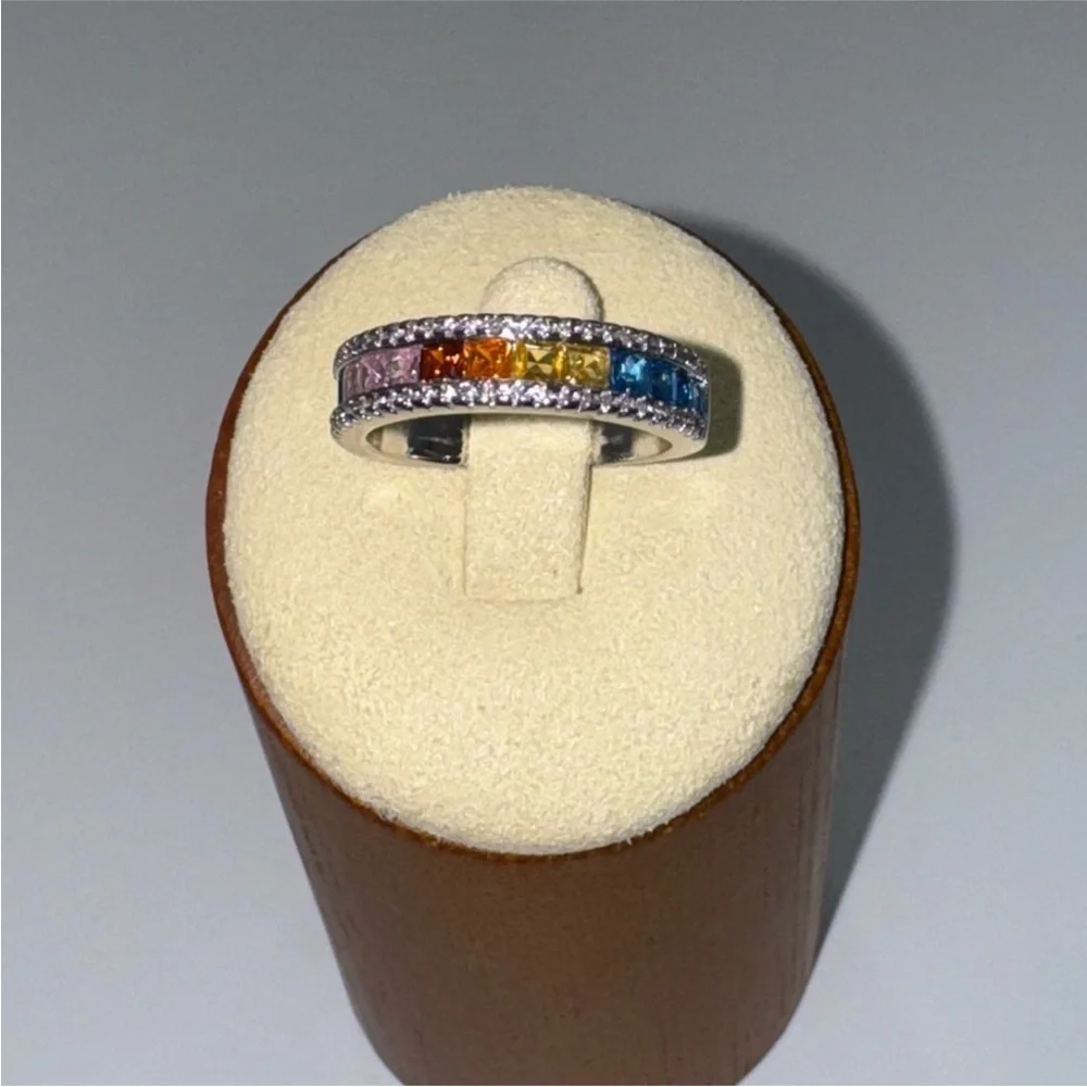 18k Princess Cut Gemstone Band - Picture 8 of 10